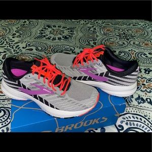 Brooks women’s size 8. Brand new, never worn